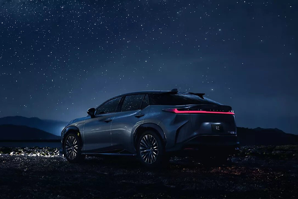 Lexus RZ 450e (RZ450e): обзор электрокроссовера и новая линейка RZ 350e, 500e, 550e фото 3