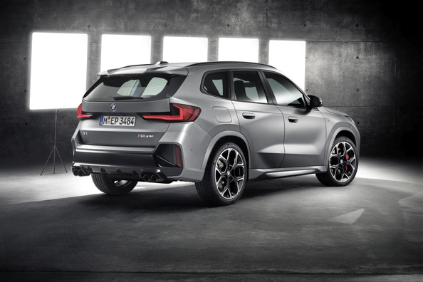 Обзор BMW X1 M35i (U11): Спортивный компактный кроссовер фото 4