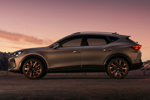 Cupra Formentor 2024: Спортивный кроссовер с новым лицом фото 4