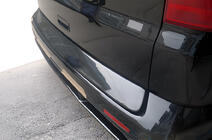 Пластиковая накладка на багажник (под покраску) фото 1