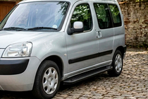 Peugeot Partner 1996-2008 гг. Боковые Подножки Allmond Black (2 шт., Алюминий) фото 1