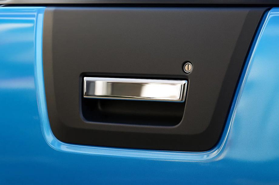 Suzuki Equator 2009- гг. Накладка на ручку багажника Нержавейка Image