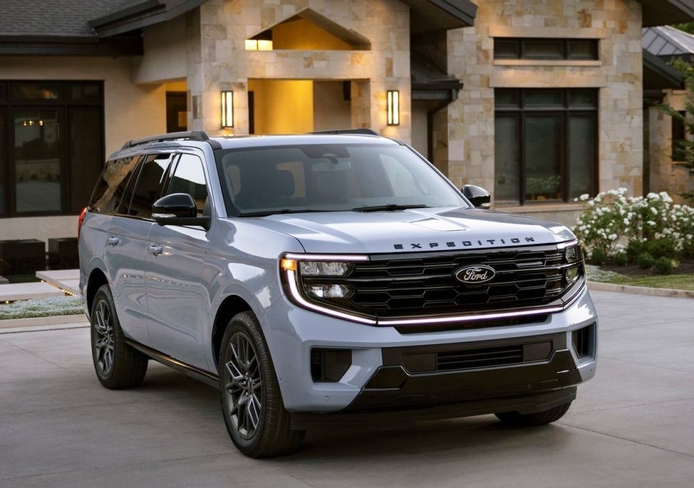 Обзор Ford Expedition V поколение 2025: Большой внедорожник для больших задач