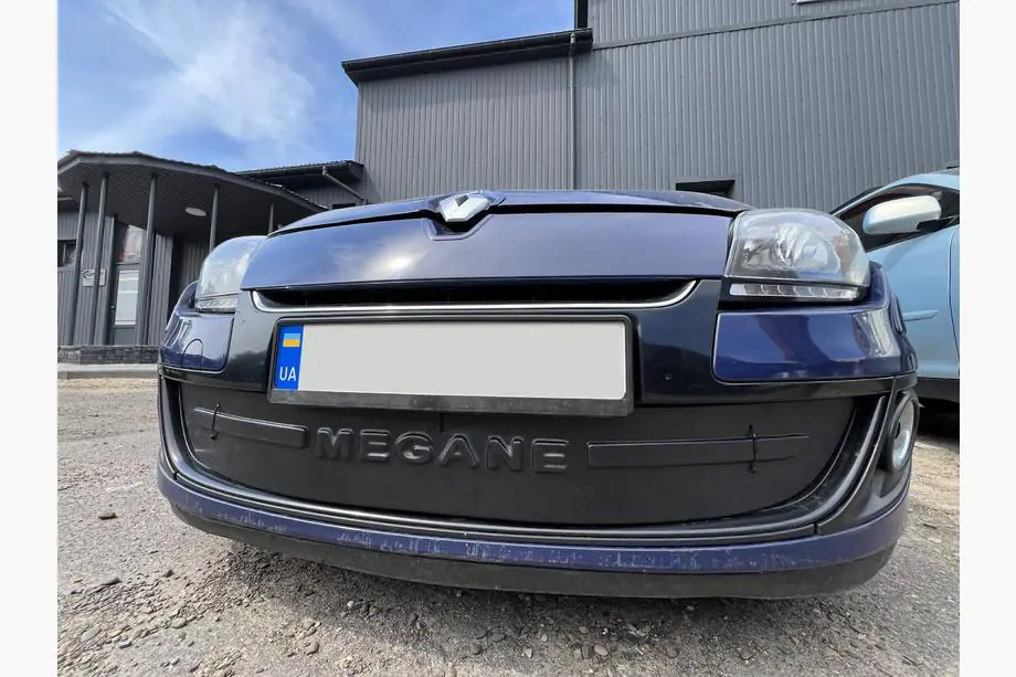 Renault Megane III 2009-2016 гг. Зимняя накладка на решетку радиатора (2009-2013, нижняя) Матовый