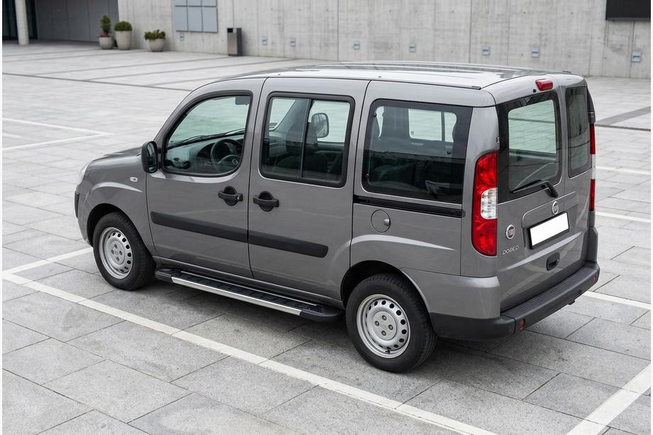Fiat Doblo I 2005-2010 гг. Боковые пороги RedLine V1 (2 шт., алюминий) Стандартная база Фото 1