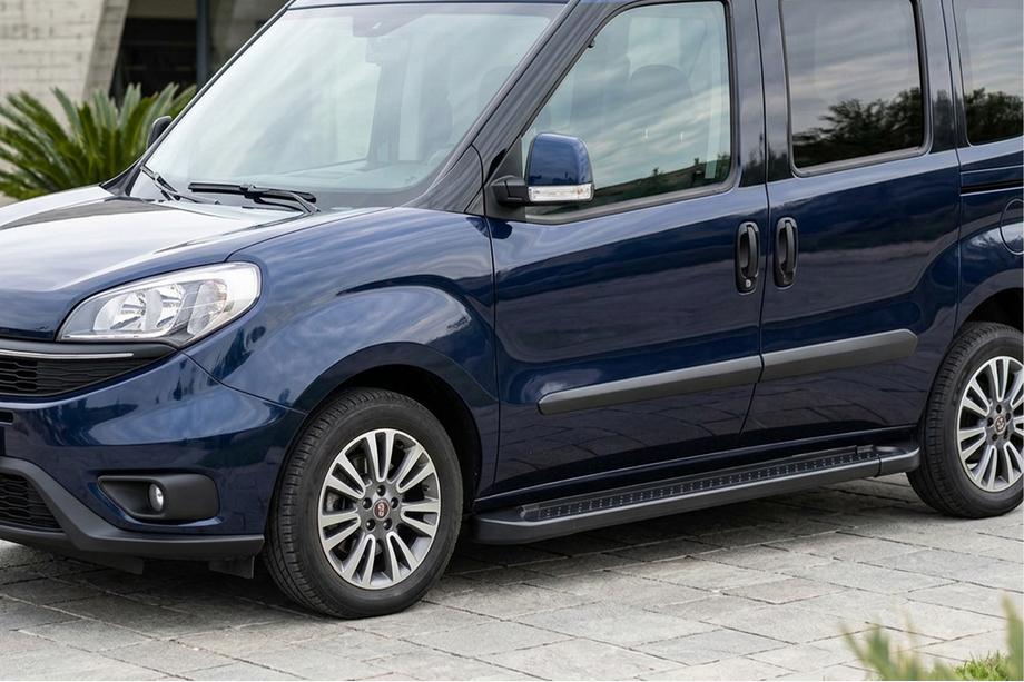 Fiat Doblo II 2010-2022 гг. Боковые Подножки Allmond Black (2 шт., Алюминий) Image