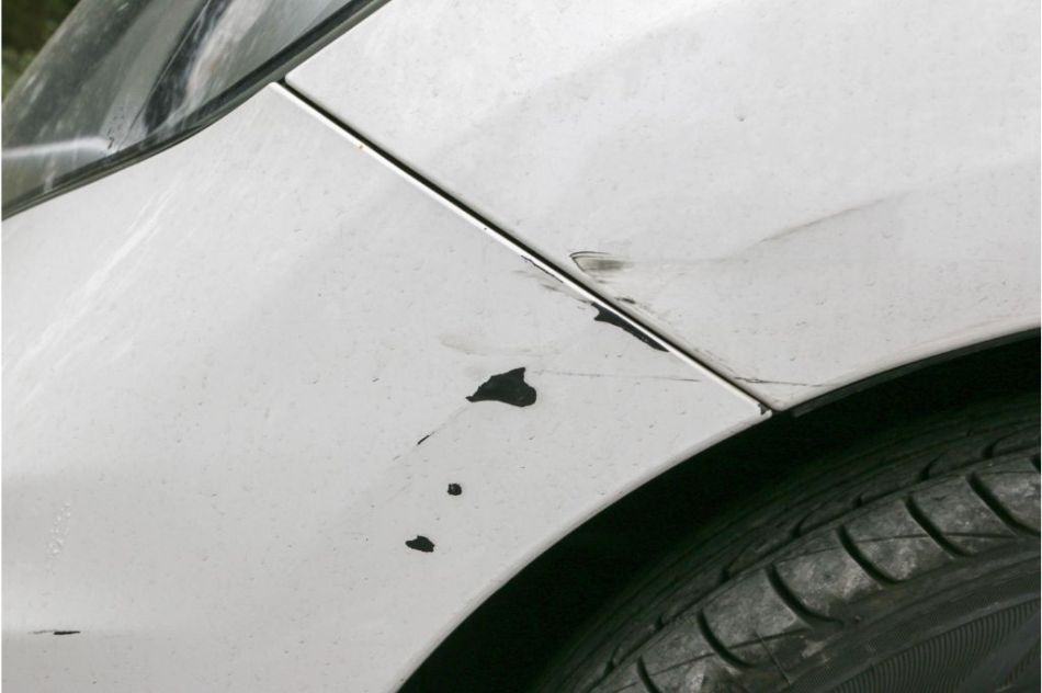 В чем опасность появления сколов на машине?