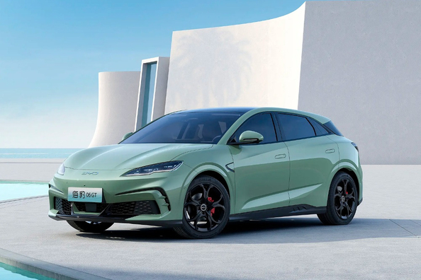 BYD Seal 06 GT: Стильный электрический хэтчбек с динамическим характером.