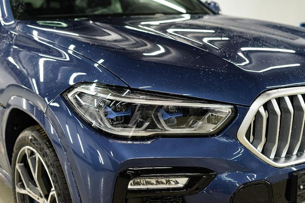 Стоит ли наносить защитную пленку на фары автомобиля?