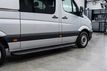 Volkswagen Crafter 2006-2016 гг. Боковые пороги Bosphorus Black (2 шт., алюминий) фото 1