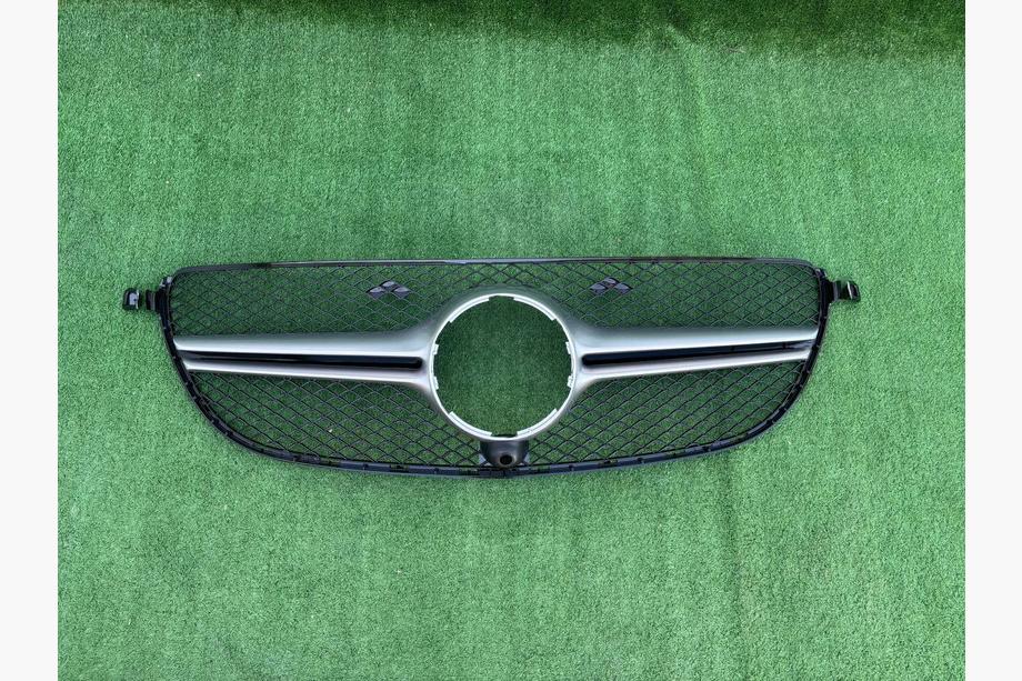 Скидка! Тюнинг решетка радиатора AMG (для GLE63) Image Скидка! Тюнинг решетка радиатора AMG (для GLE63) Image