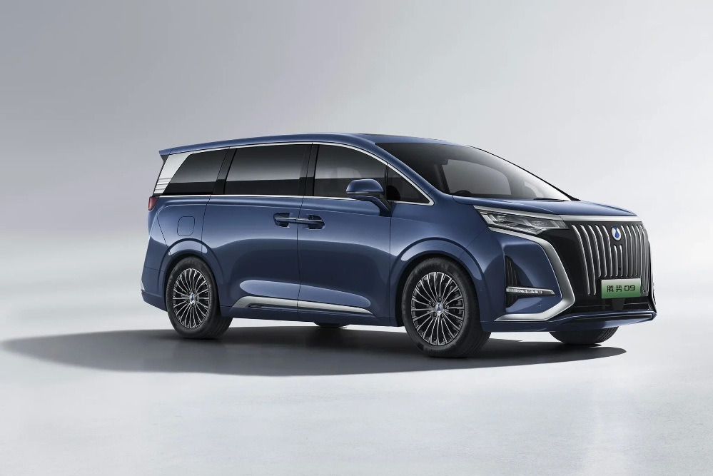 Обзор Denza D9 EV: Роскошный электрический минивэн