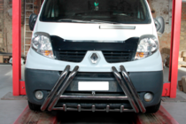Renault Trafic 2001–2015 гг. Передняя защита F1-01 (нержавейка) фото 1