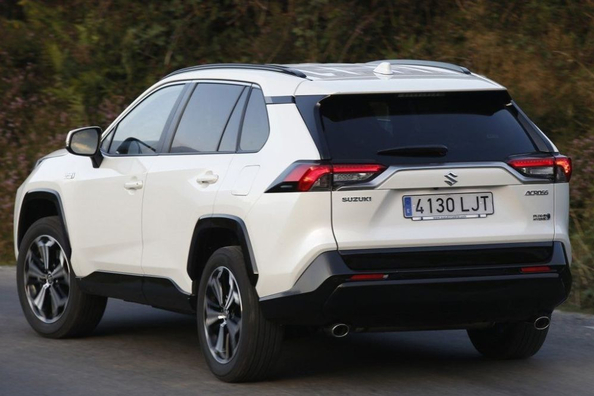 Suzuki Across: обзор гибридного кроссовера PHEV, характеристики и отличия поколений фото 2