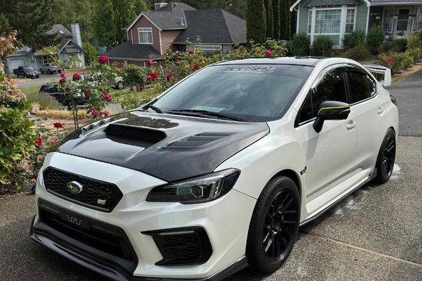 Карбоновый капот: эффектный тюнинг или реальная польза?