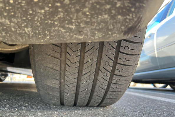Почему шины автомобиля изнашиваются неравномерно?