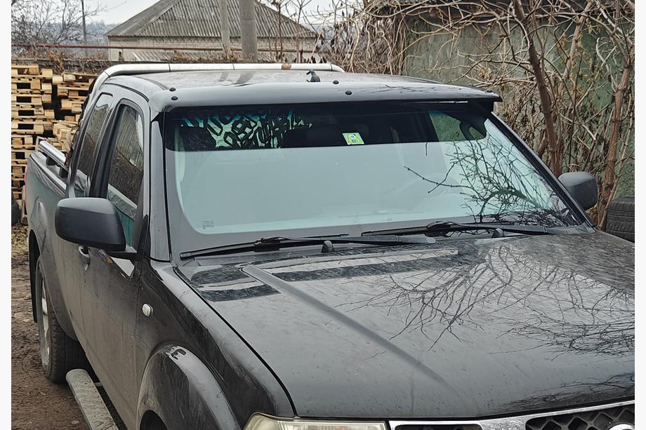 Nissan Navara 2006-2015 гг. Козырек на лобовое стекло (на раме) Image