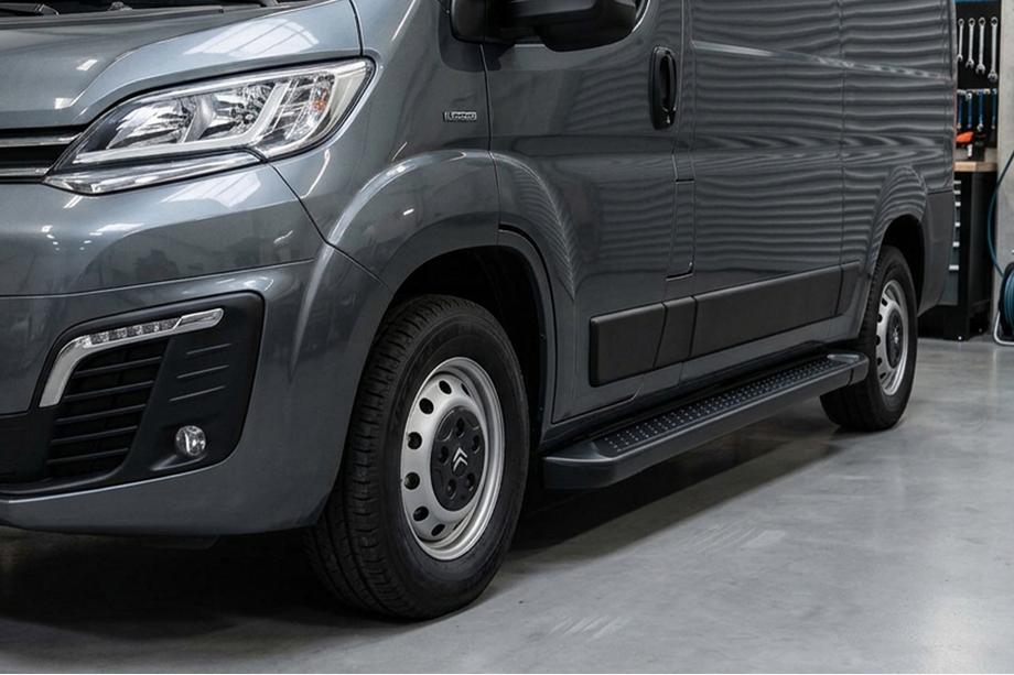 Fiat Ducato 2006-2025 гг. Боковые Подножки Allmond Black (2 шт., Алюминий) Image
