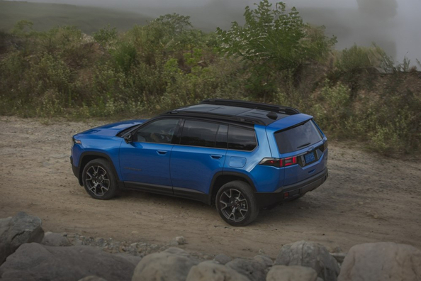 Обзор Jeep Cherokee 2025 шестого воплощения: Возвращение легенды фото 2