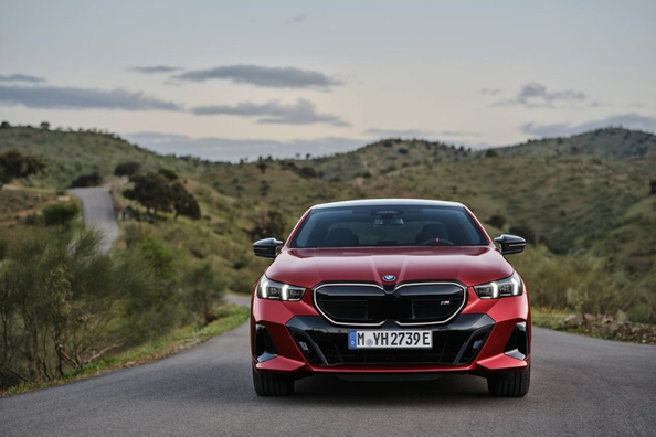 Обзор заряженного седана BMW i5 M60