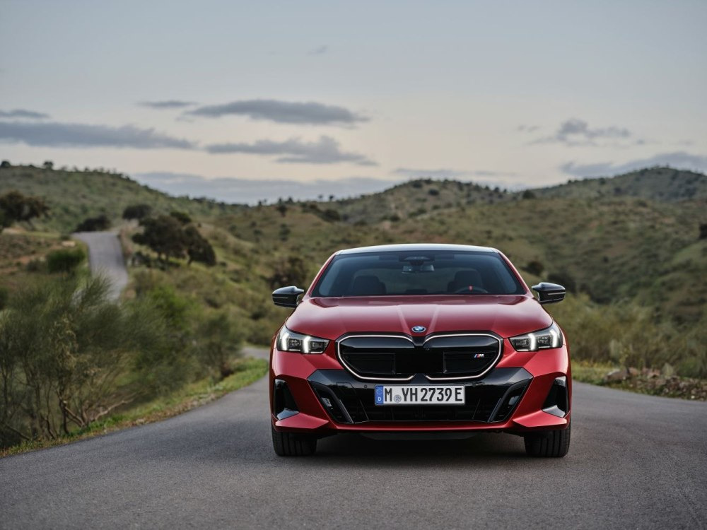 Обзор заряженного седана BMW i5 M60