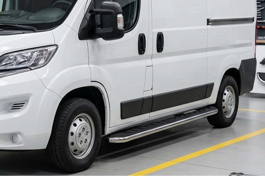 Peugeot Boxer 2006-2025 гг. Боковые Подножки Maydos V1 (2 шт., Алюминий и Нержавейка) Image