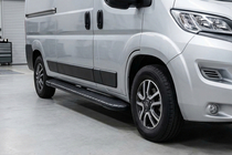 Peugeot Boxer 2006-2025 гг. Боковые пороги Bosphorus Black (2 шт., алюминий) фото 1