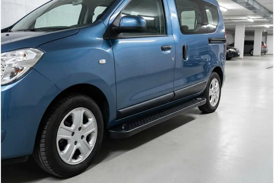 Dacia Dokker 2013-2022 гг. Боковые Подножки Allmond Black (2 шт., Алюминий) Image