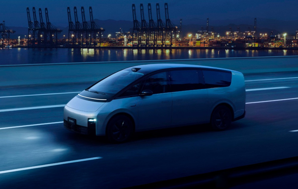 Обзор Li Mega: футуристический минивэн с быстрой зарядкой