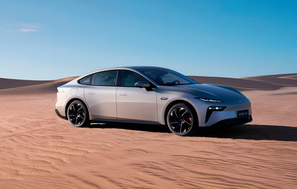 Обзор лифтбека Dongfeng Eπ 007