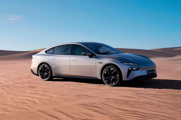 Обзор лифтбека Dongfeng Eπ 007