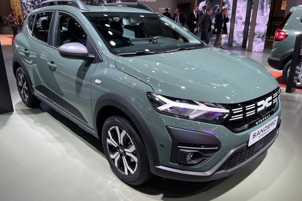 Dacia Sandero Stepway третьего поколения: Бюджетный кросс-хэтчбек фото 2