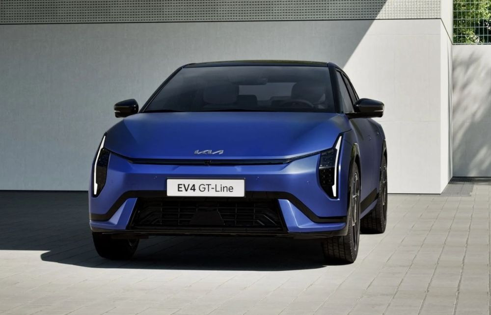 Обзор электрического седана Kia EV4 2025