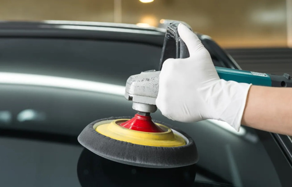 Что дает полировка лобового стекла автомобиля?