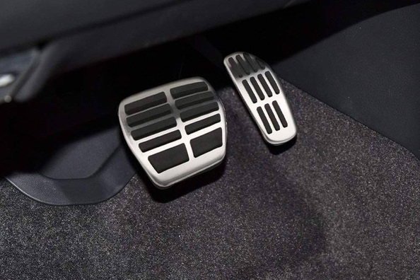 Как выбрать накладки на педали автомобиля?