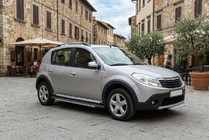 Dacia Sandero 2007-2013 гг. Боковые Подножки Duru (2 шт., Алюминий) фото 1