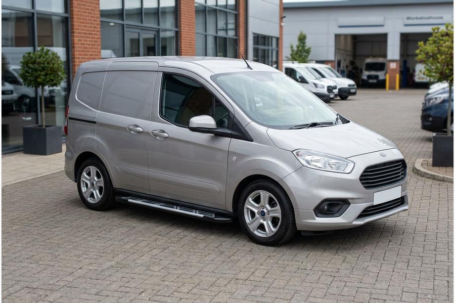 Ford Courier 2014-2023 гг. Боковые Подножки Sunrise (2 шт., Алюминий) Image