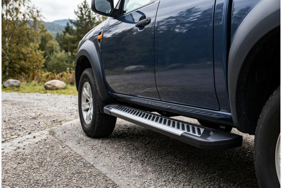 Ford Ranger 2007-2011 гг. Боковые Подножки Line (2 шт., Алюминий) Image