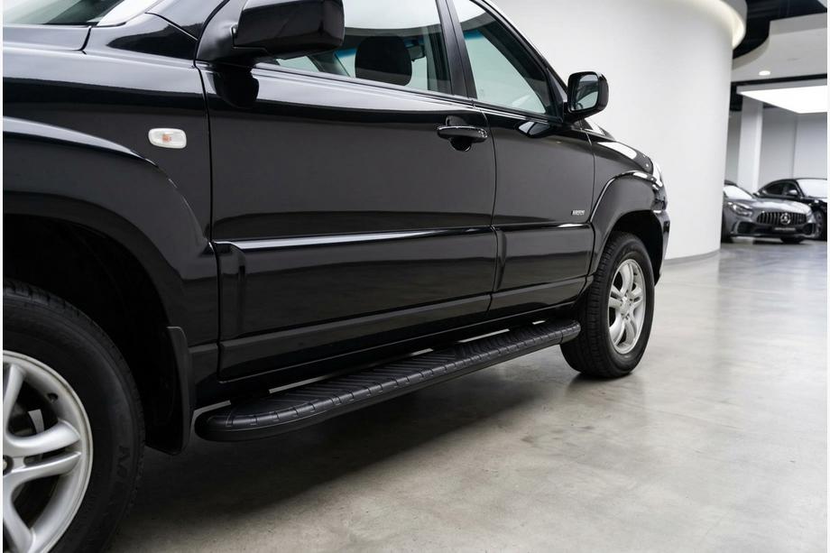 Kia Sportage 2004-2010 гг. Боковые пороги Bosphorus Black (2 шт., алюминий) Image