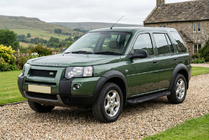 Land Rover Freelander I 1997-2006 гг. Боковые Подножки RedLine Black (2 шт., Алюминий) фото 1
