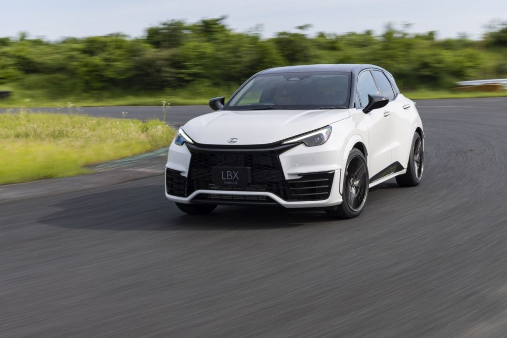 Обзор Lexus LBX Morizo RR: Спортивный акцент в премиум-сегменте