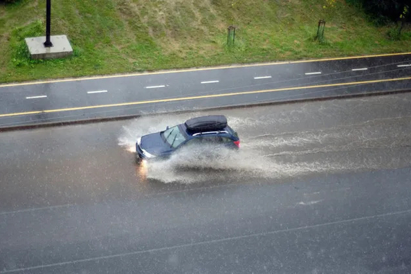 Увеличивается ли расход топлива автомобиля во время дождя?