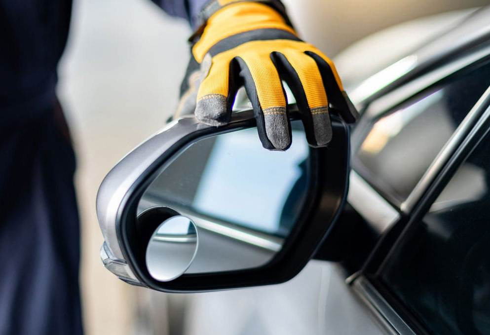 Можно ли заменить боковое зеркало автомобиля своими руками?