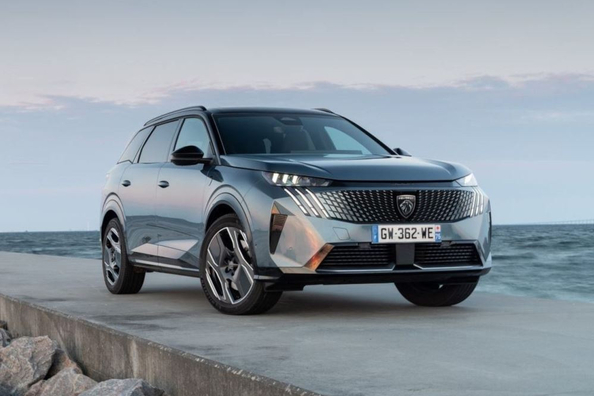 Обзор гибридного Peugeot 5008 третьего поколения