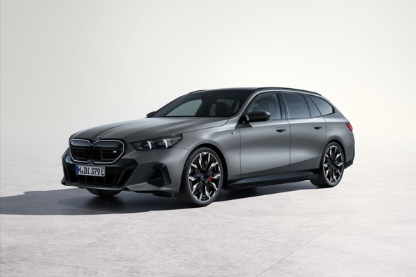 BMW i5 Touring M60 xDrive 2024: Обзор электрического универсала