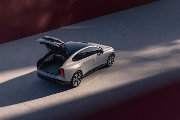 Volvo ES90 (V551) 2025: Обзор электрического лифтбека фото 4