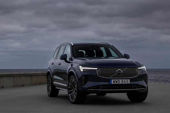 Volvo XC90 II (2024): Роскошный семейный SUV с гибридными технологиями