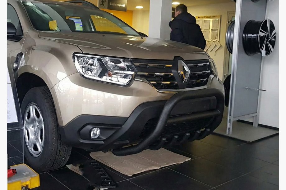 Dacia Duster 2018-2024 гг. Кенгурятник без надписи WT003 Черный (нерж.) Фото 8