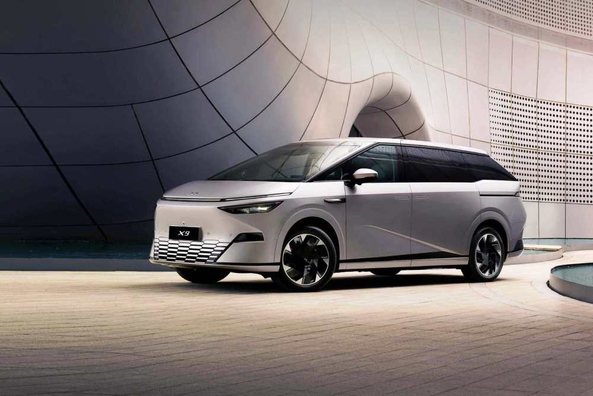 Обзор XPeng X9: футуристичный электрический MPV для семейных поездок