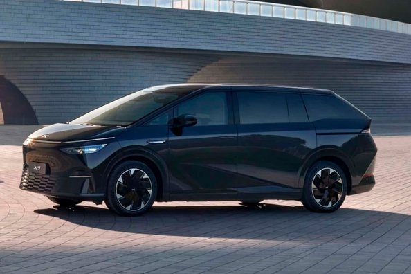 Обзор XPeng X9: футуристичный электрический MPV для семейных поездок фото 2